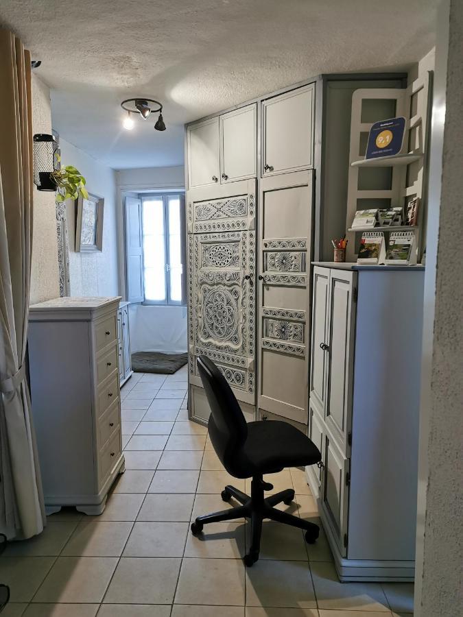 Bed and Breakfast Logis Des Douves Tiffauges Экстерьер фото