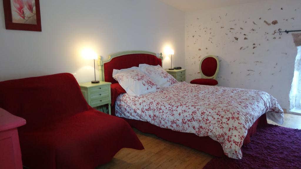 Bed and Breakfast Logis Des Douves Tiffauges Экстерьер фото